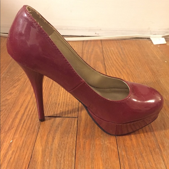 Red Pumps - Picture 3 of 3